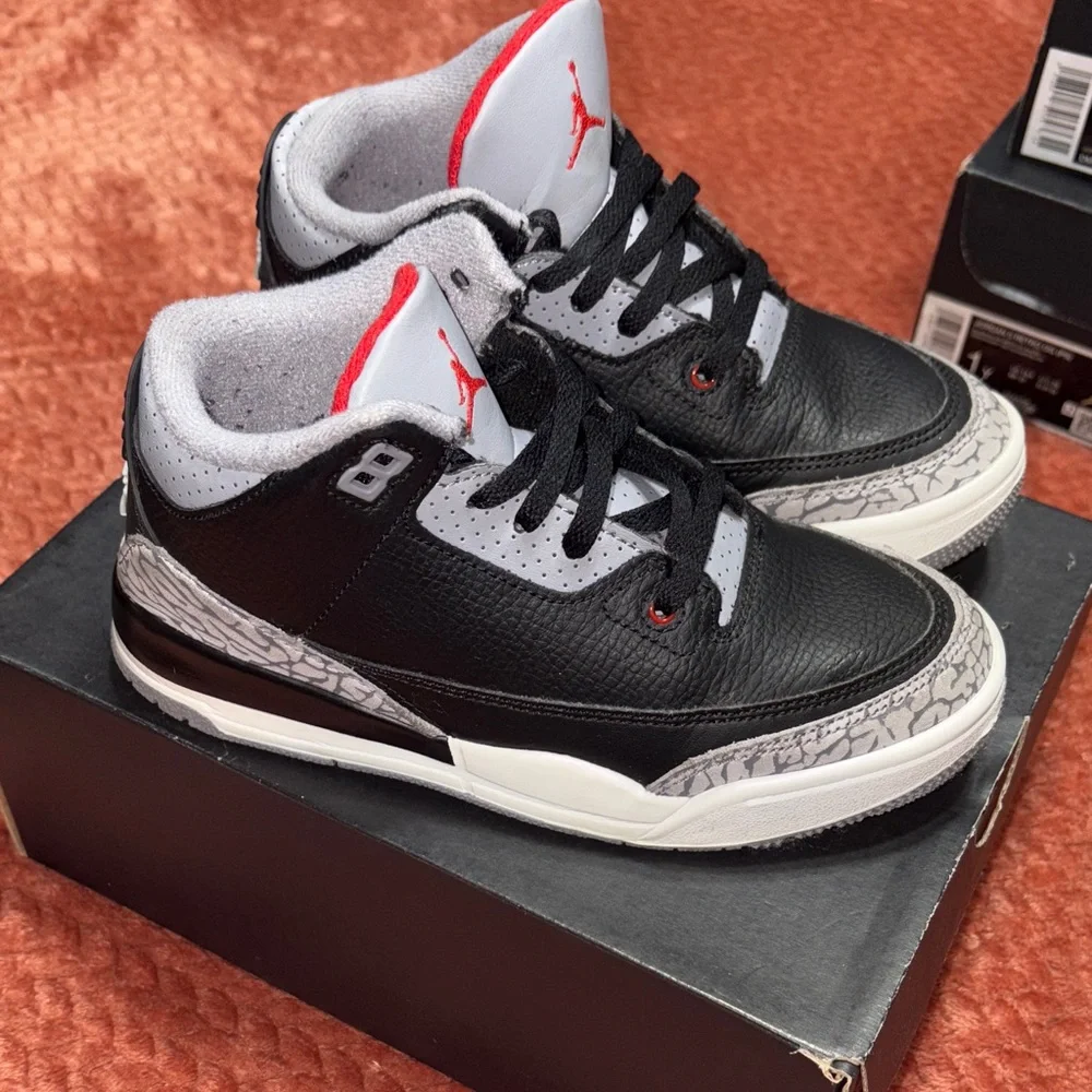Jordan 3 Retro Kids - Size 1Y Good condition - Picture 1 of 3